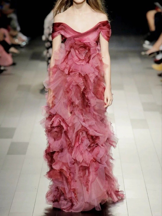 Marchesa 2018 SS | 穆夏的花女 