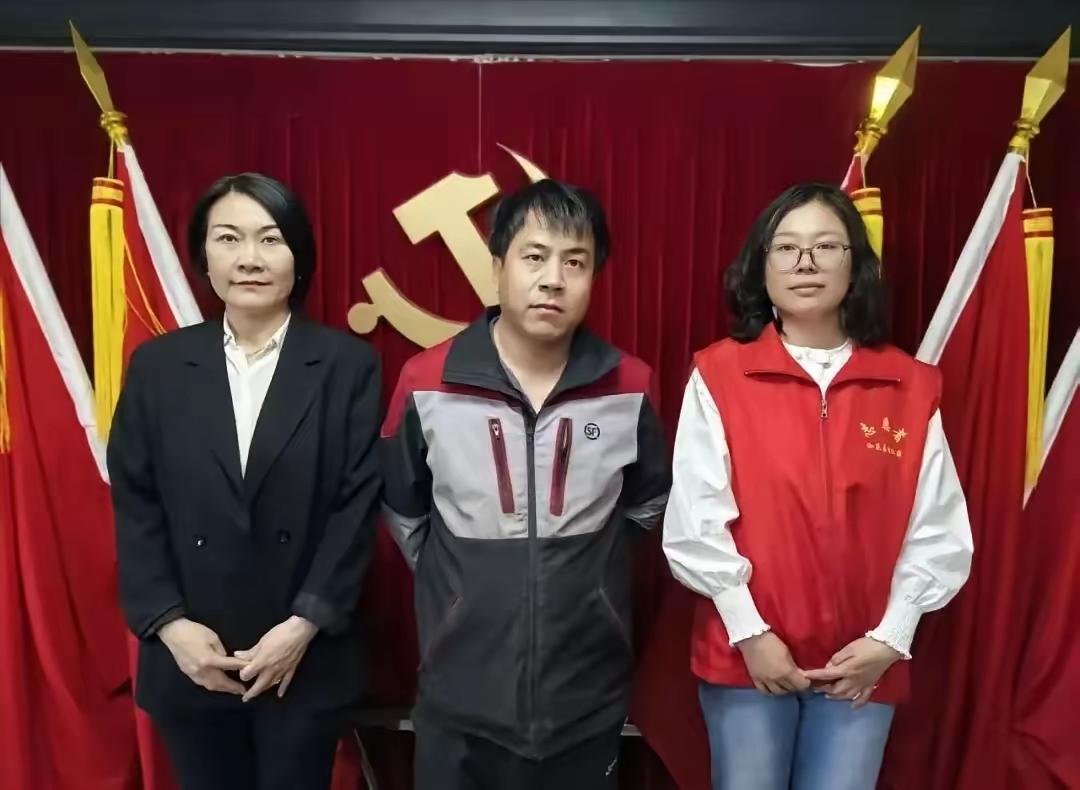 这就是命！2025年5月，北京一快递小哥在一栋别墅送快递，发现女主人前一天的快递