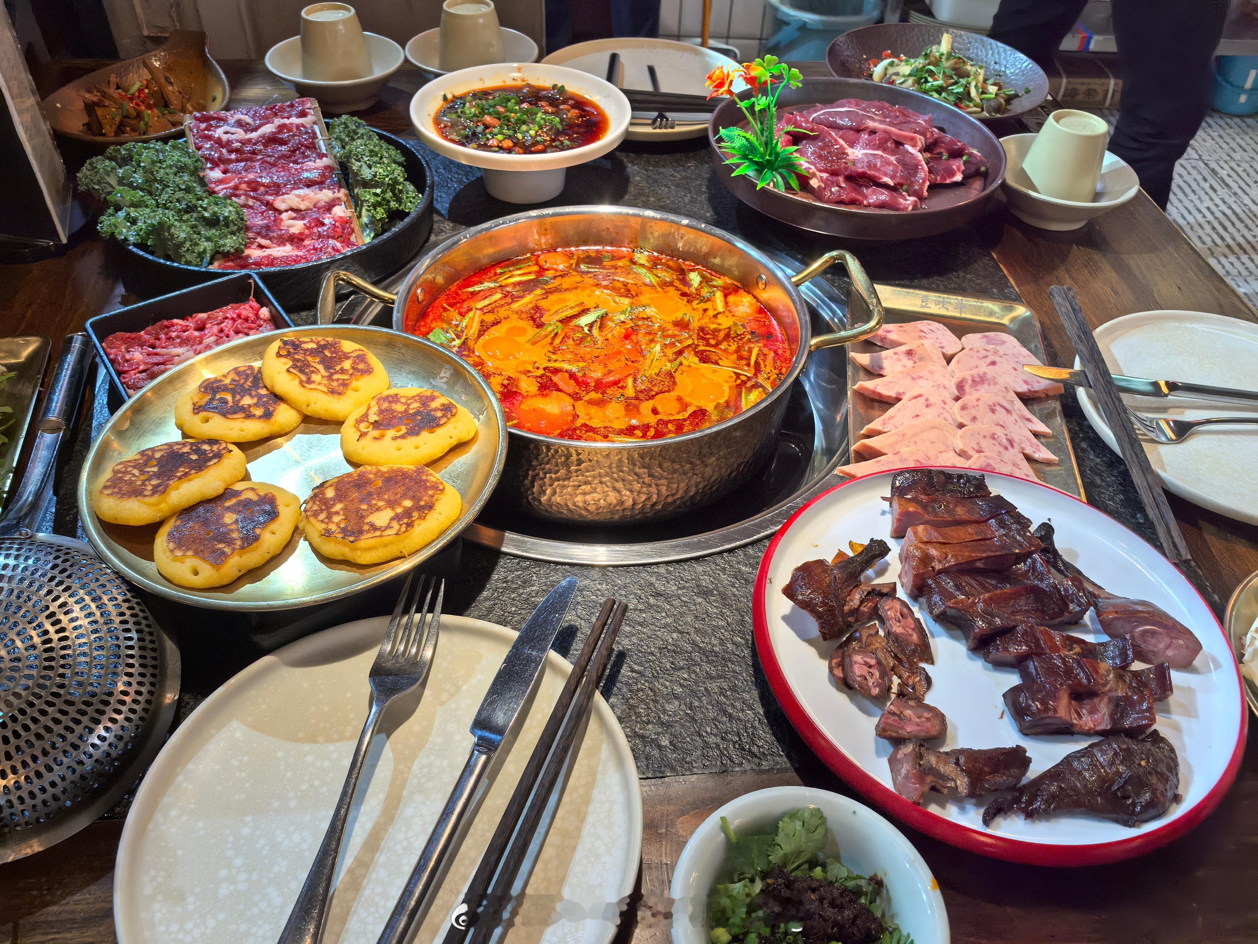 今晚吃牛肉汤锅[嘻嘻] ​​​
