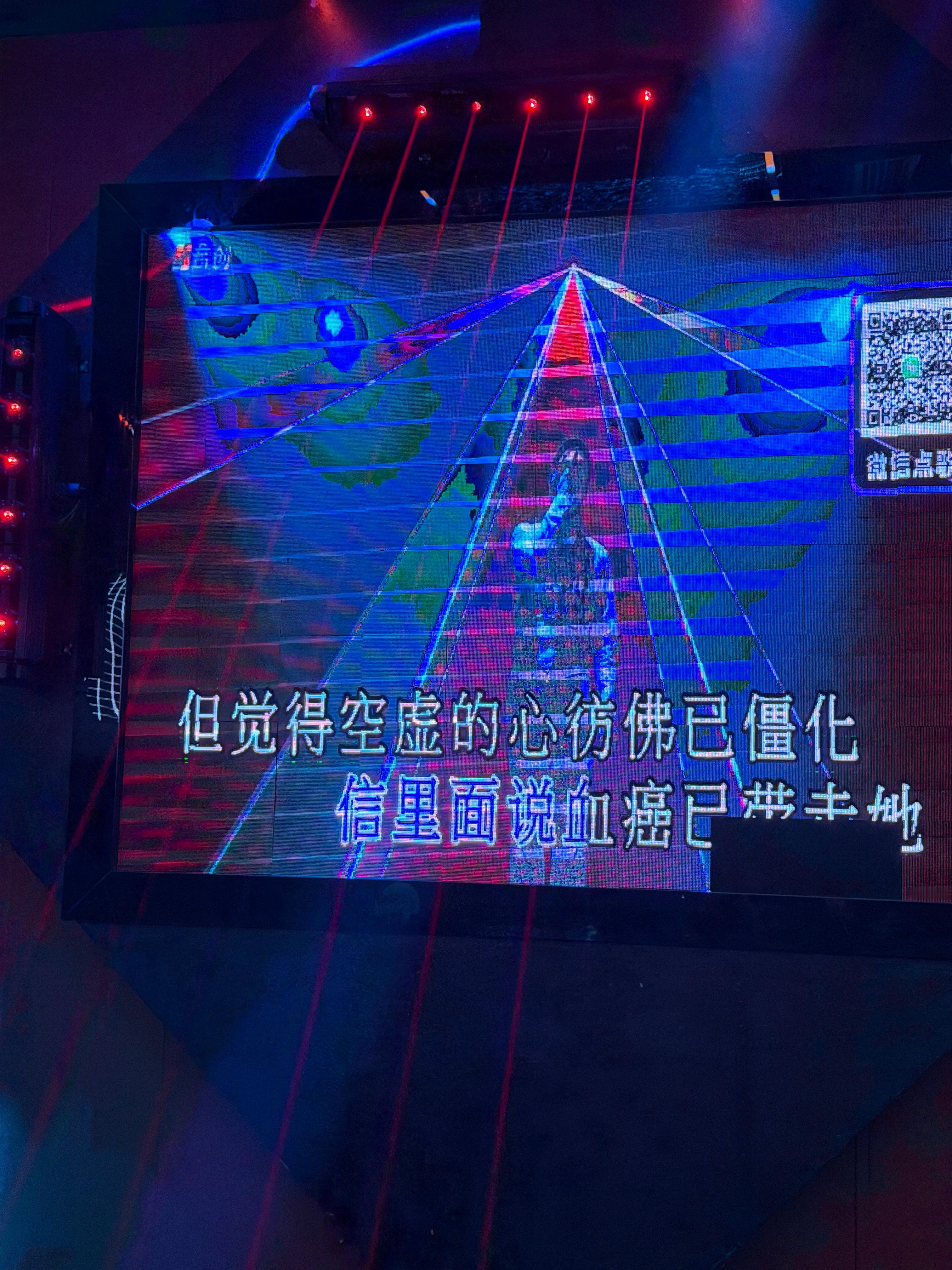和好朋友们在快乐老家疯玩了一夜直接去了个美味早饭，现在起床了