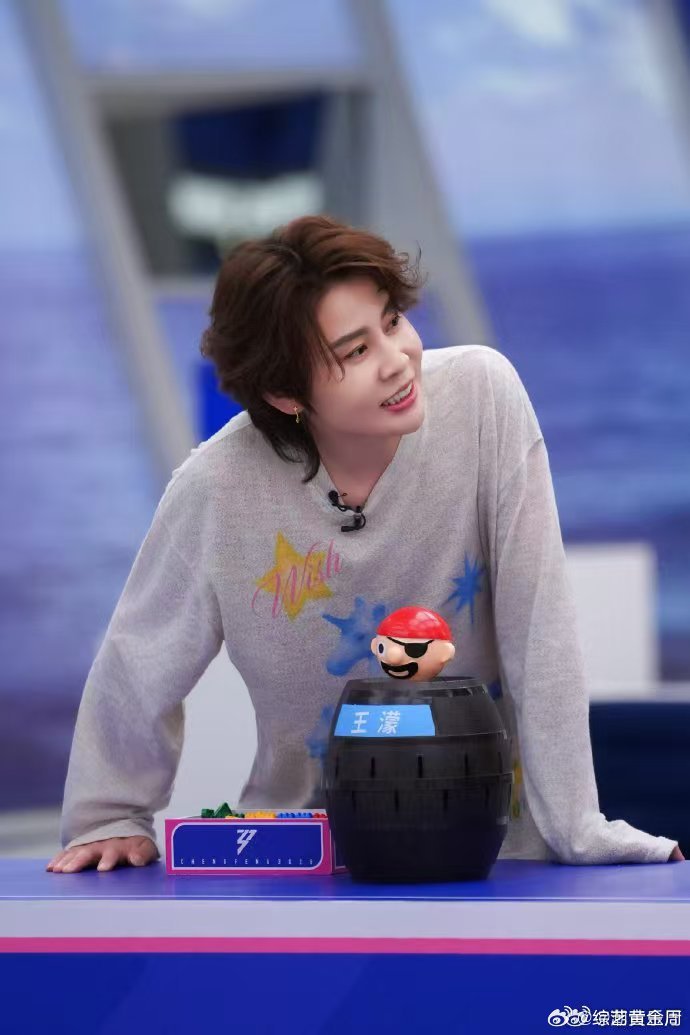 王濛听到周杰伦就激动乘风2026 周董的歌果然自带魔力，王濛当场变得活力满满，真