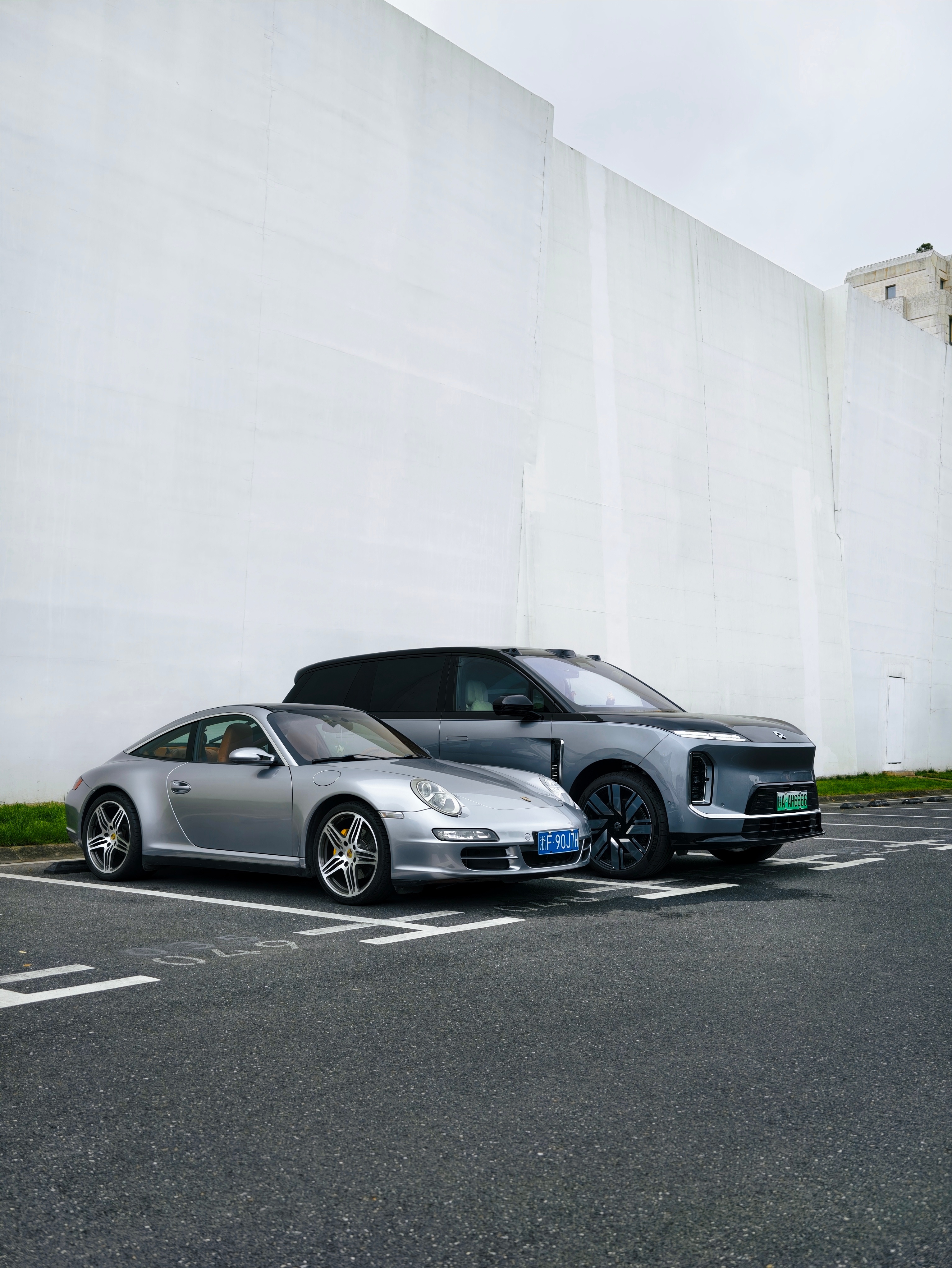 5月份提了两台车，他们相差18岁…蔚来es9保时捷911targa 上海