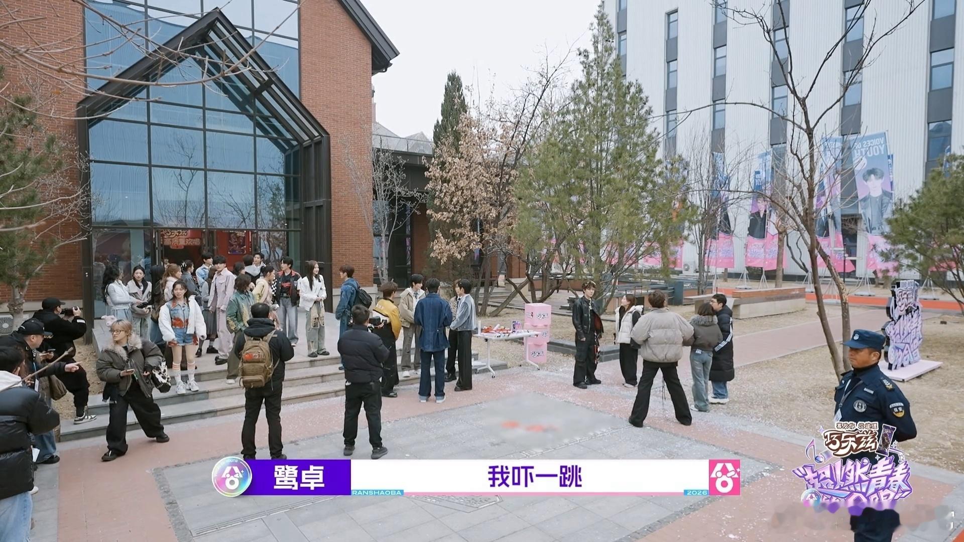 鹭卓余宇涵找机会结拜啊超燃青春的合唱 余宇涵有鹭卓这样的哥哥照顾真的很幸运，两人