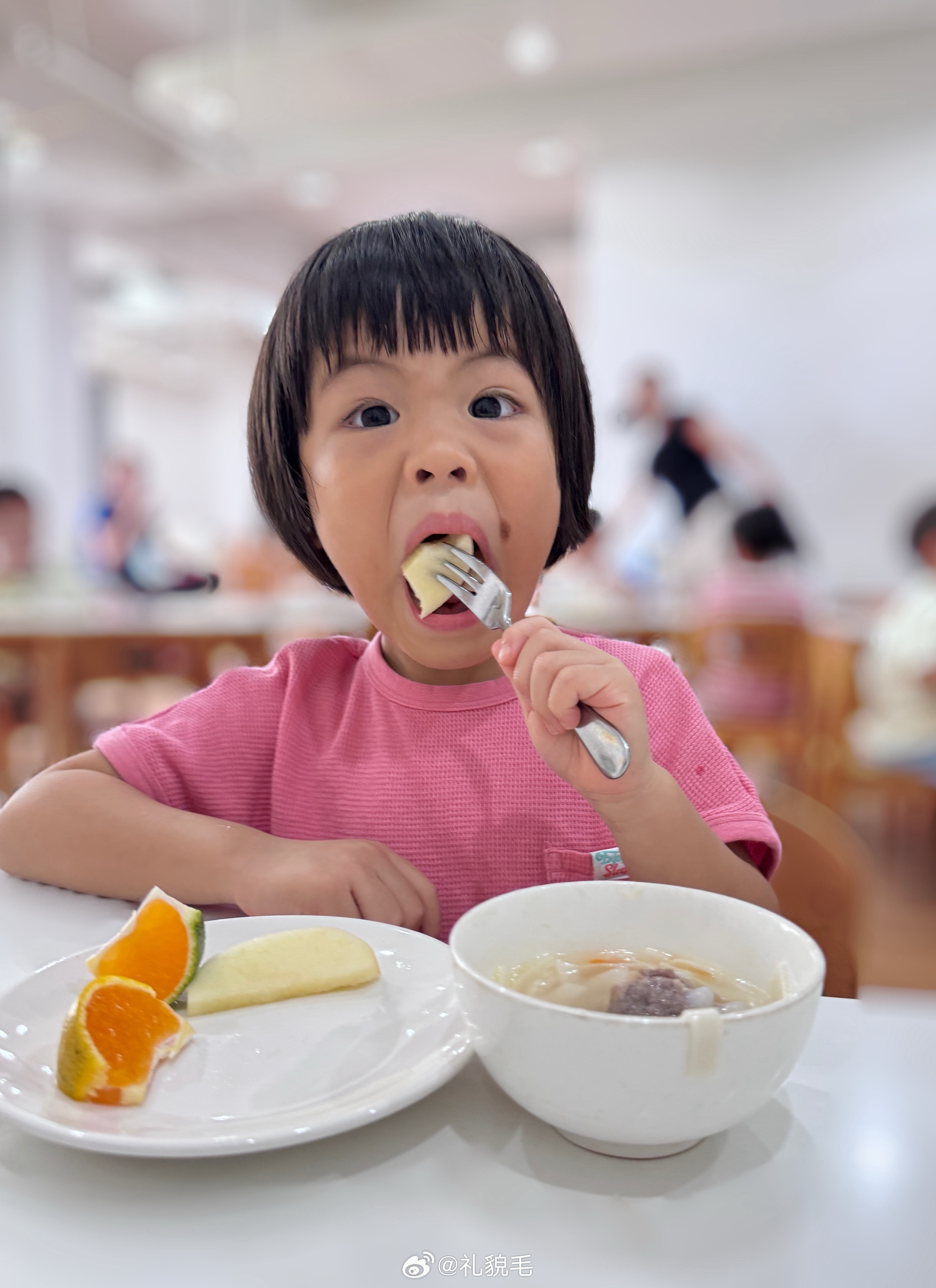 在家不吃饭，在幼儿园吃这么香？ ​​​