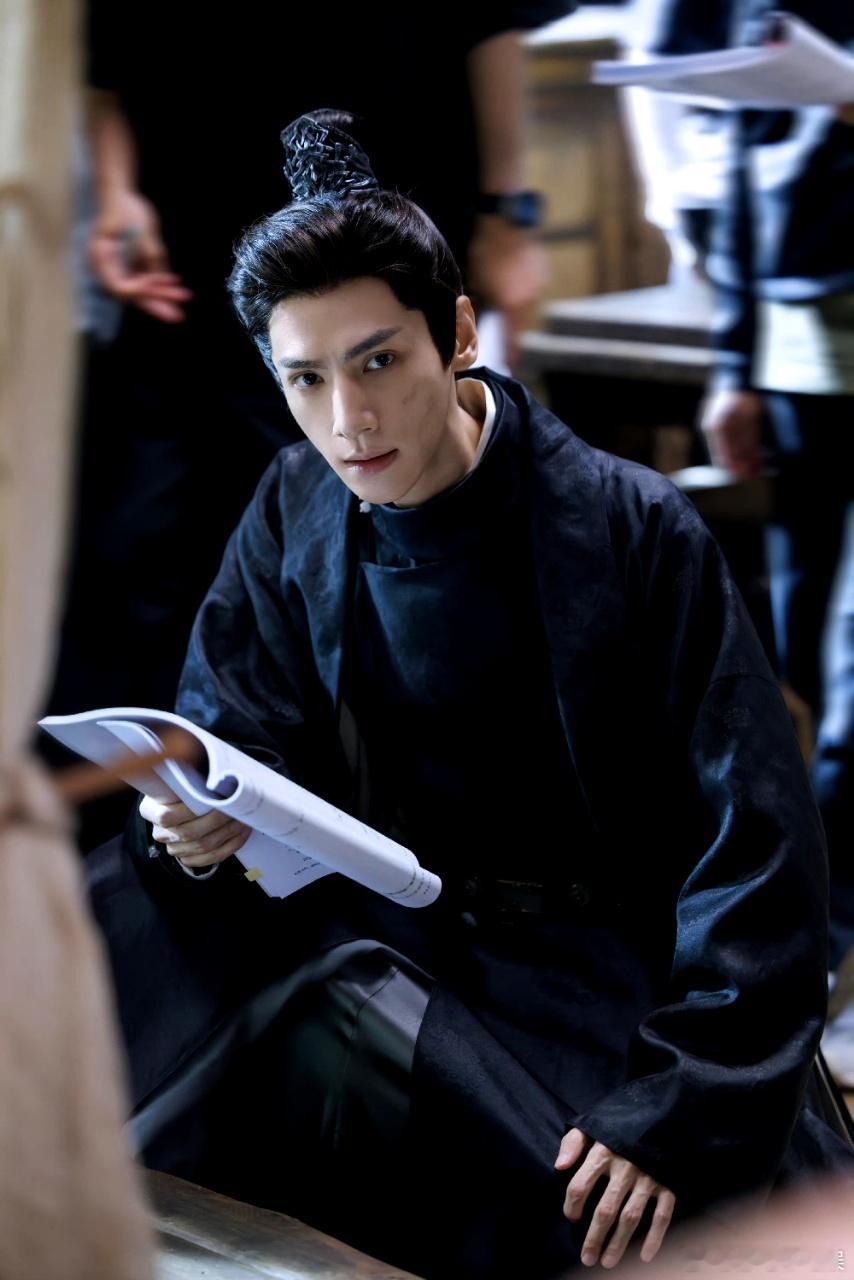 #江心白开启庭州副本#江心白才是高智男具像化了，认真分析的样子真的很杀我啊，有责