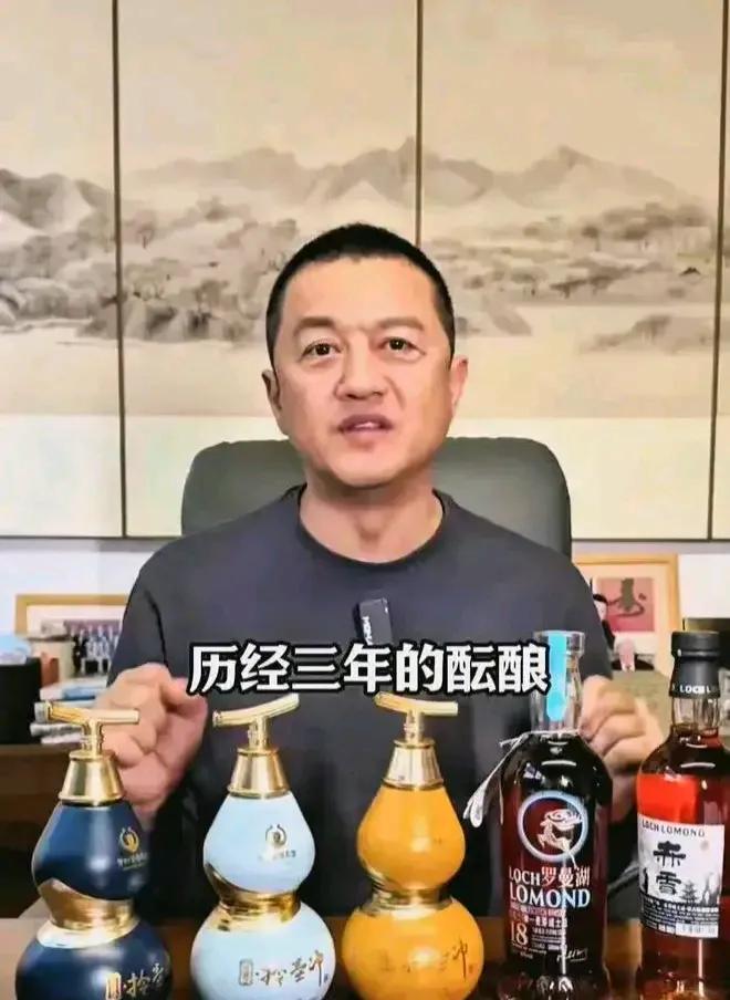 李亚鹏这个拎壶冲品牌名字取得还行，谐音记忆度还是不错的。唯一的问题是一般酒场到最