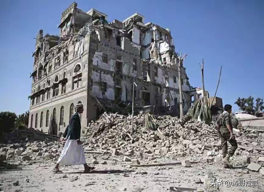 伊朗困局：从抵抗先锋到地区弃子的致命转折

2026年初的德黑兰街头，商人罢市、