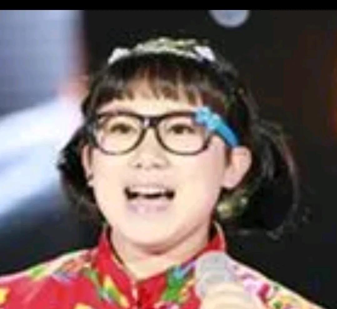 丫蛋是赵本山弟子，以小品《不差钱》走红。有过两段婚姻，如今和小鹏飞育有子女，继续