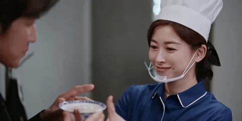 亲密戏请按朱珠这个标准卷朱珠演绎的许蜜语风情入骨，眼神自带氛围拉扯感，高级暧昧感