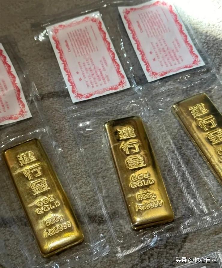 看了今天的金价，估计那些大量持有黄金的人，今晚又要吃褪黑素了，不是因为又跌了，而