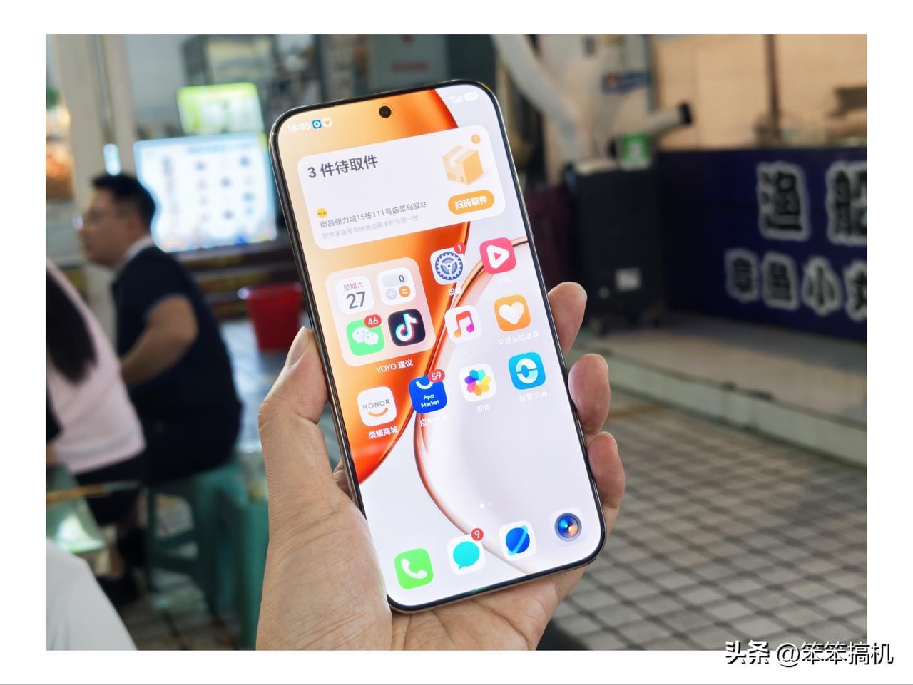 把玩了一会荣耀X80 Pro Max，这个后盖设计很有旗舰内味耶，你们觉得咋样？