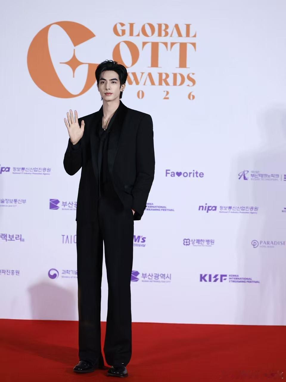 宋威龙宋威龙获最受欢迎男演员 满心欢喜见证宋威龙领奖时刻，亚洲内容大赏是对他人气