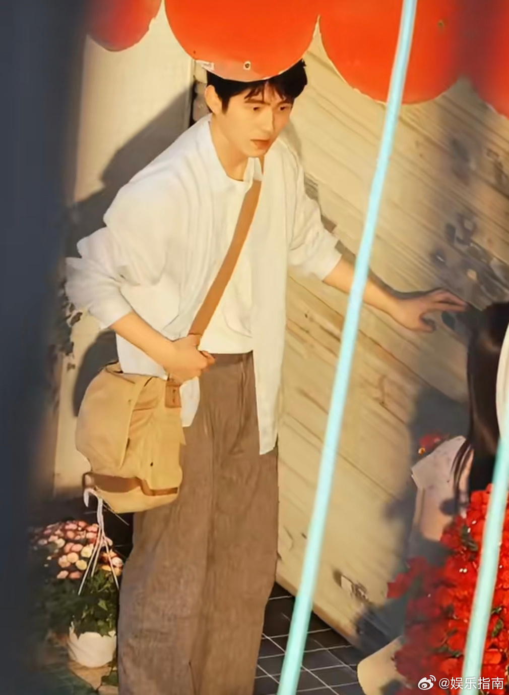 刘昊然李兰迪《海岛舒服日志》同框路透合集，甜甜的小情侣！ 