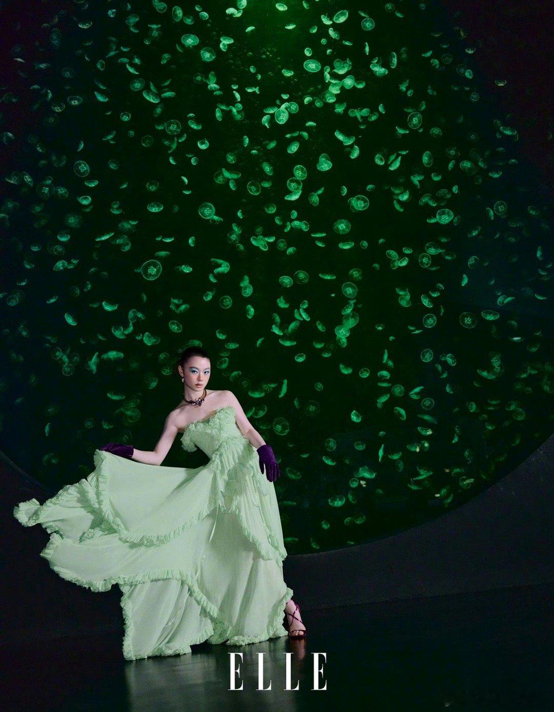 单依纯ELLE80周年收官封 时尚跨界太惊艳！单依纯登ELLE周年收官刊，大胆突