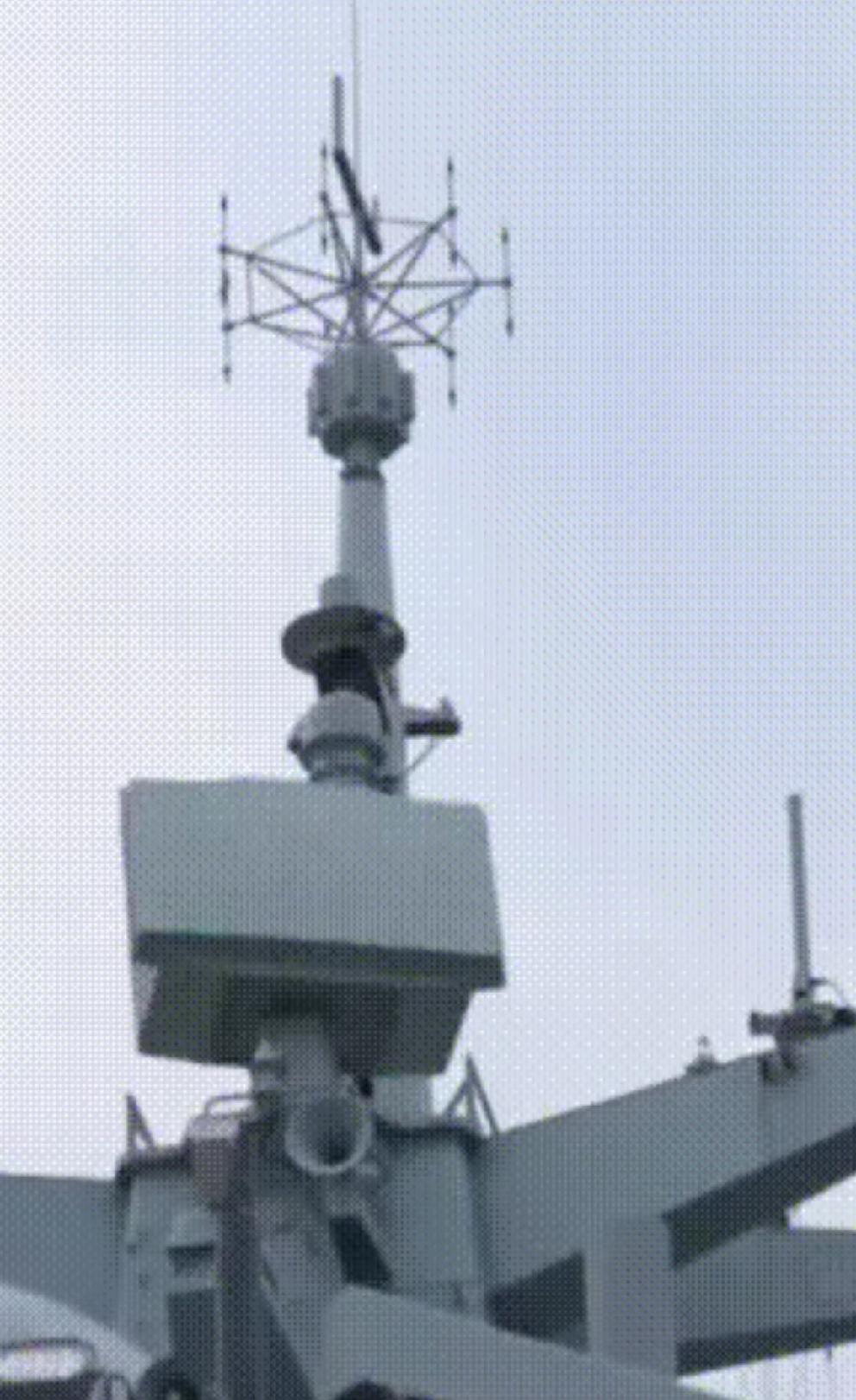 【仔细看，052D加长版导弹驱逐舰的368型快反雷达，其两个阵面不一样，为何是这