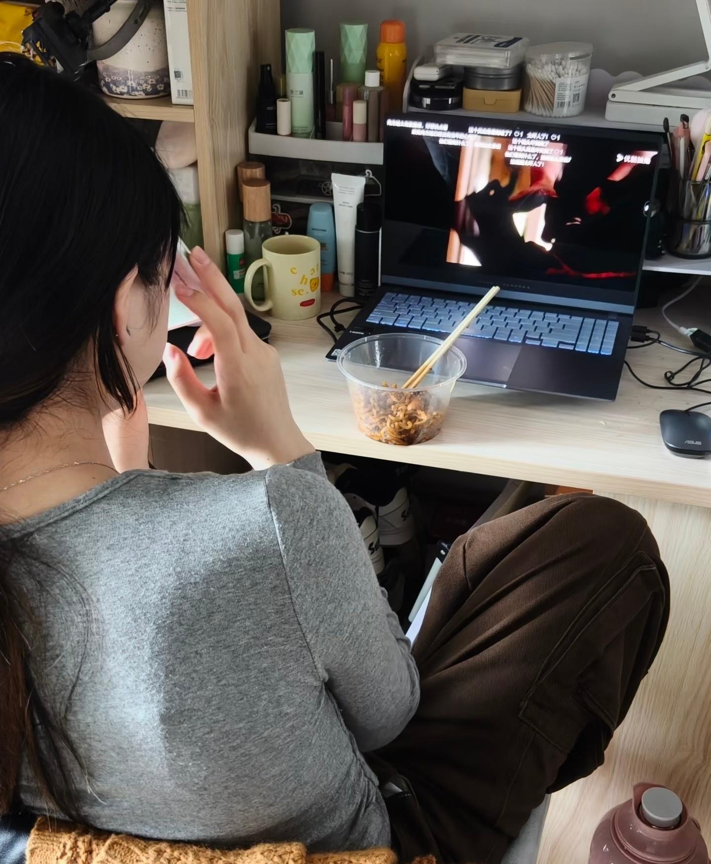 网友看黑夜告白看哭了，黑夜告白你黑夜告白你还我室友