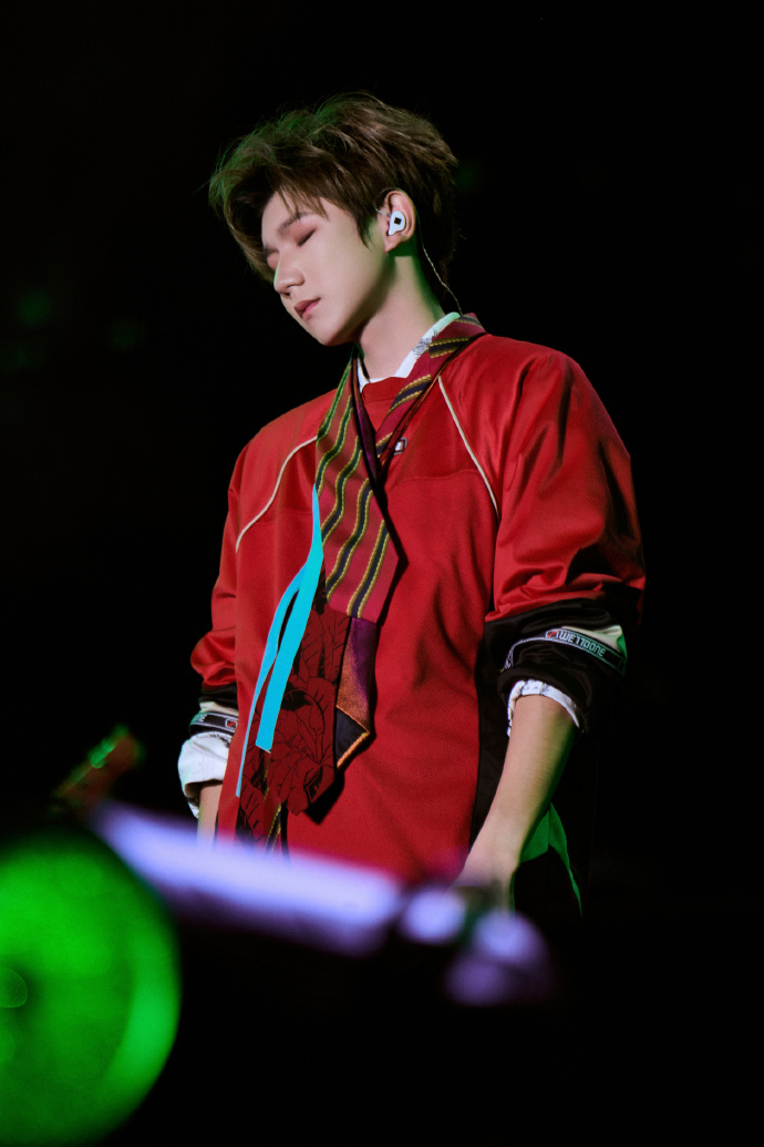 王源南宁音乐节舞台照工作室圆满定格南宁音乐节所有美好，舞台照张张精品，少年光芒万