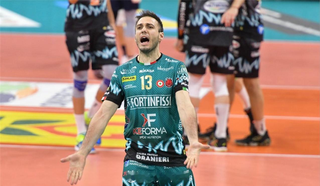 【佩鲁贾男排自由人科拉西将退役】国际排坛动态 4月22日，意超佩鲁贾男排俱乐部主