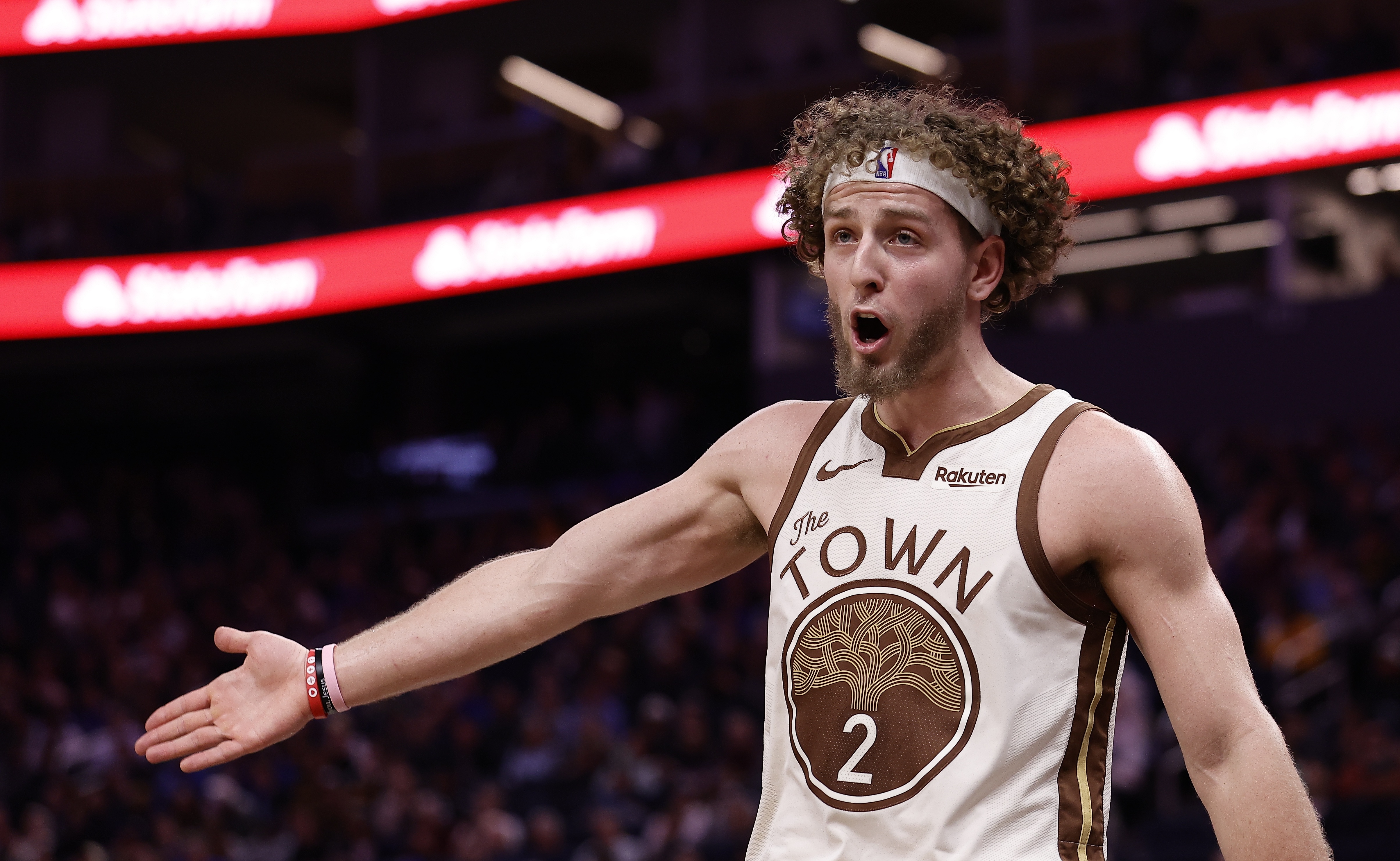 波杰姆斯基末节轰15+8+2 历史第四人 比肩威少&东契奇&约基奇