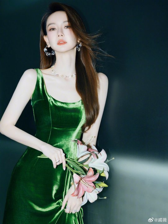 戚薇cos羌青瓷戚薇铁了心要养梦女 啊啊啊你可以永远相信戚薇的cos 