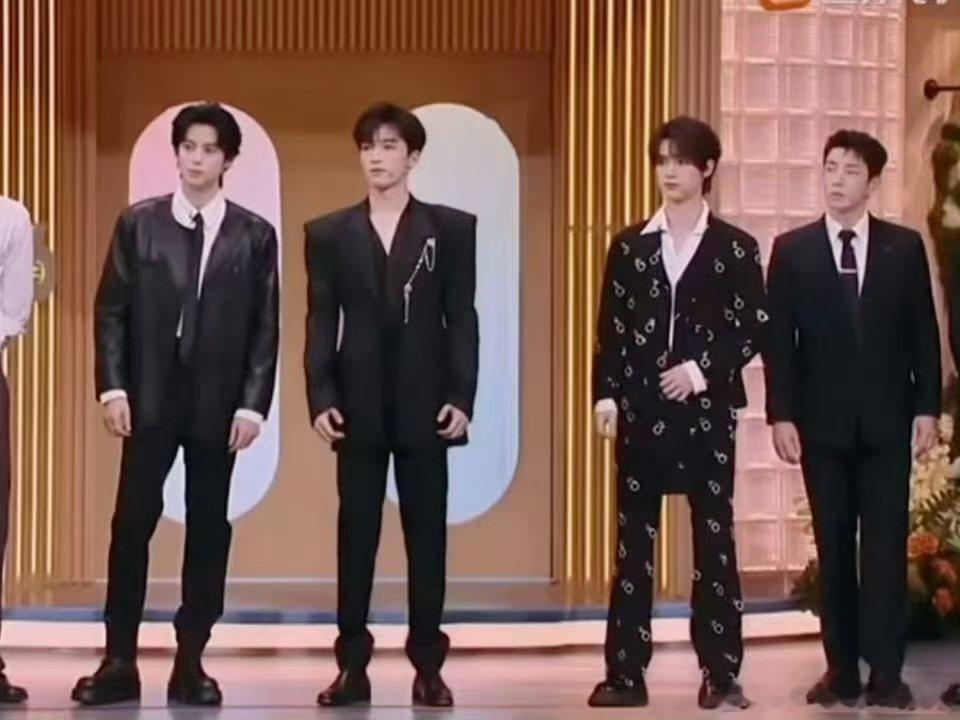 王星越被空气推了一下无实物表演 ​​​