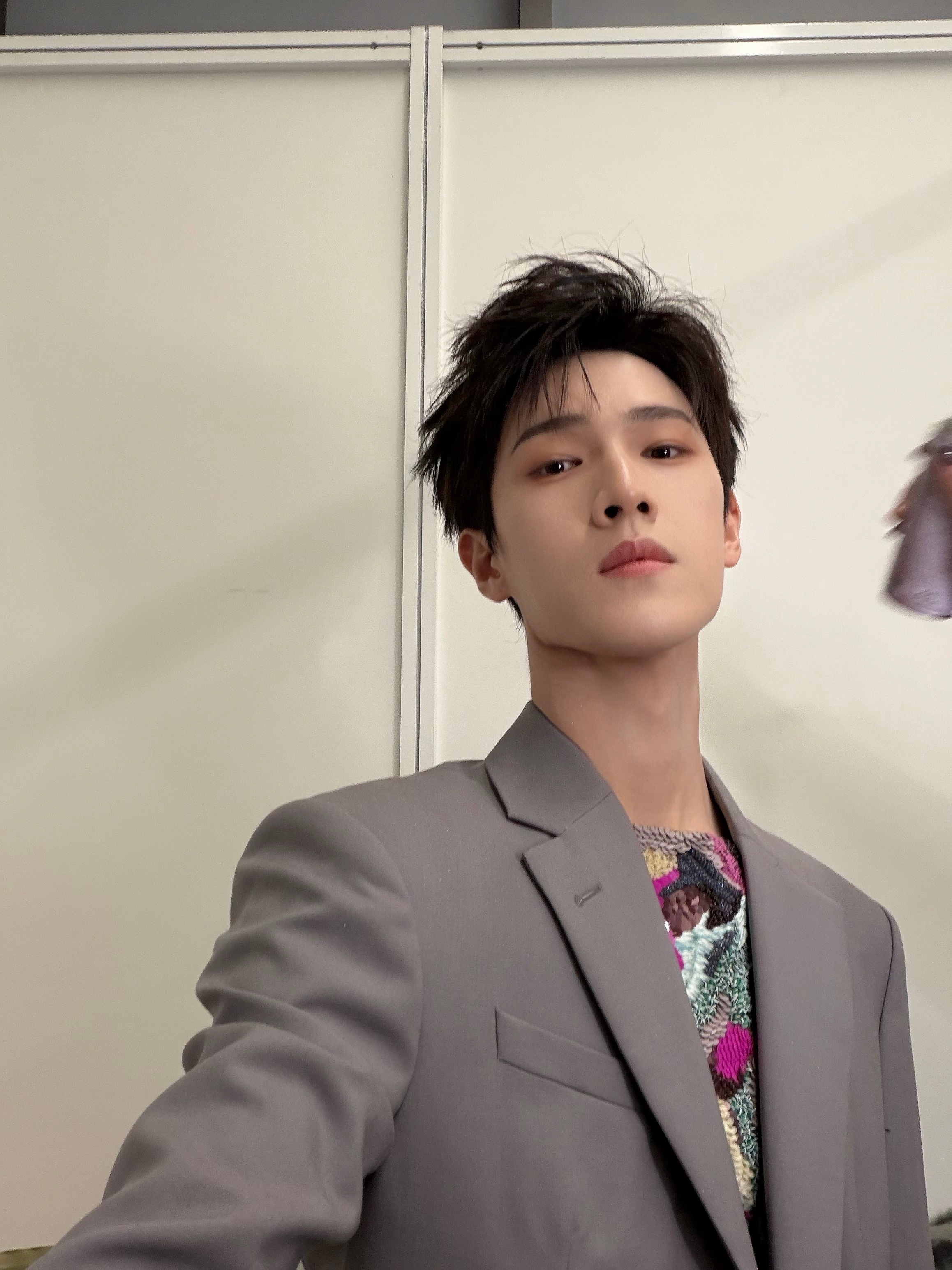 李昀锐吃吃吃的一个月美食博主上线我嚼我嚼我嚼嚼嚼看得出来小李吃的很快乐了！