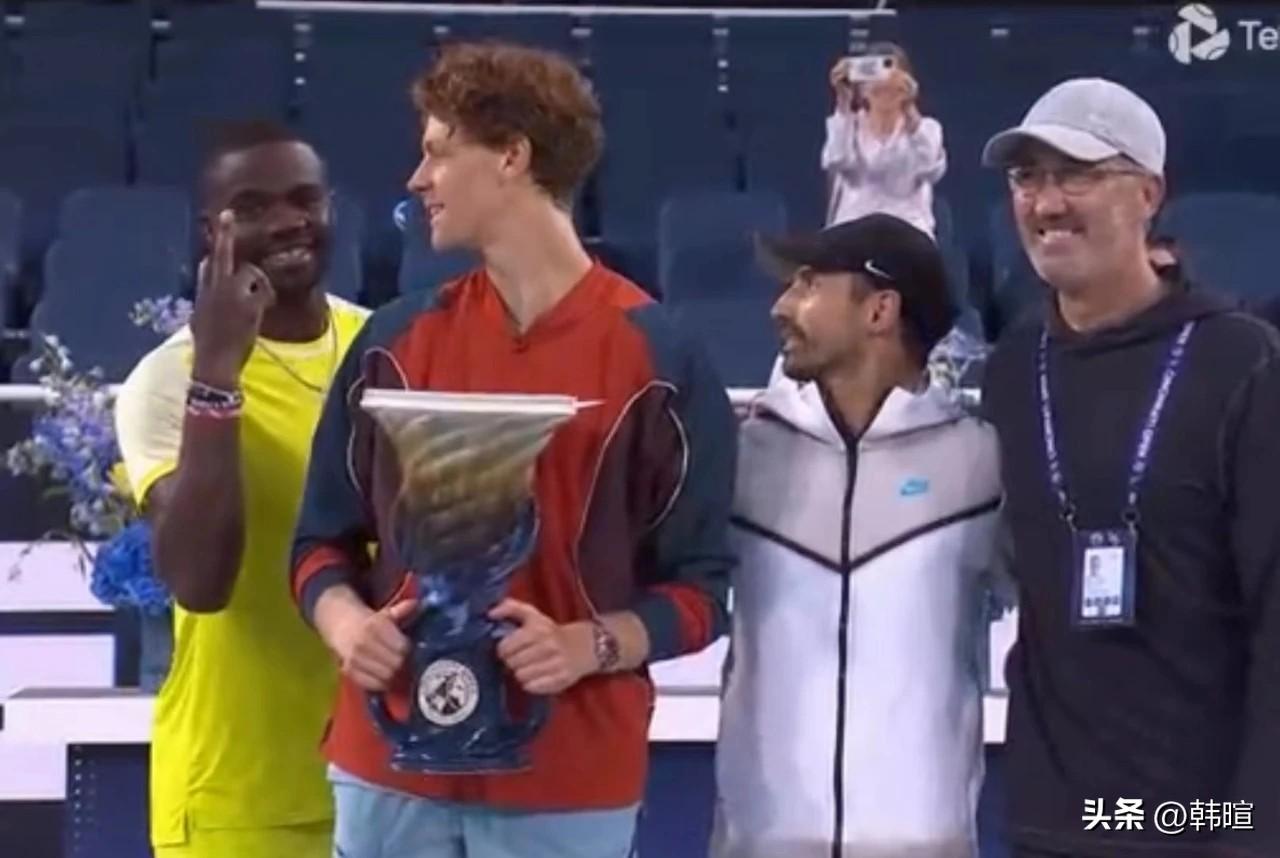 终于可以再次拿出这张“老照片”了！2024年辛辛那提大师赛男单决赛，辛纳以2-0