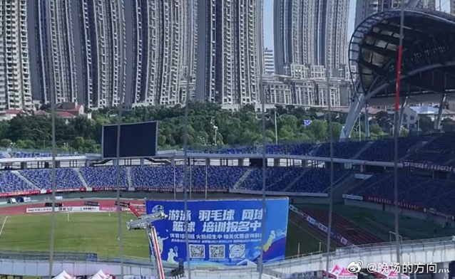 防暑降温，苏超淮安队与镇江队主场共计准备了105吨冰块7月6日，苏超第六轮比赛继