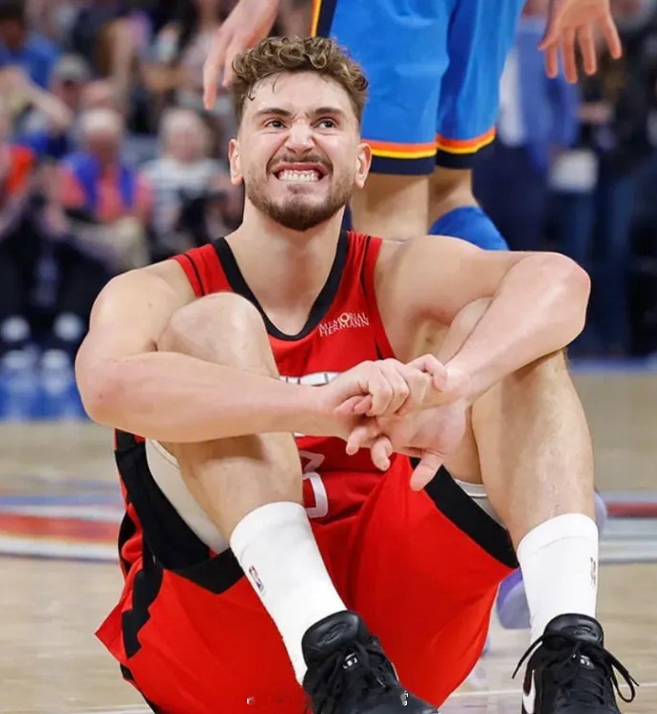 乌度卡夸了！他称赞申京攻防两端的表现都“非常出色”，并表示他在下半场的防守端表现