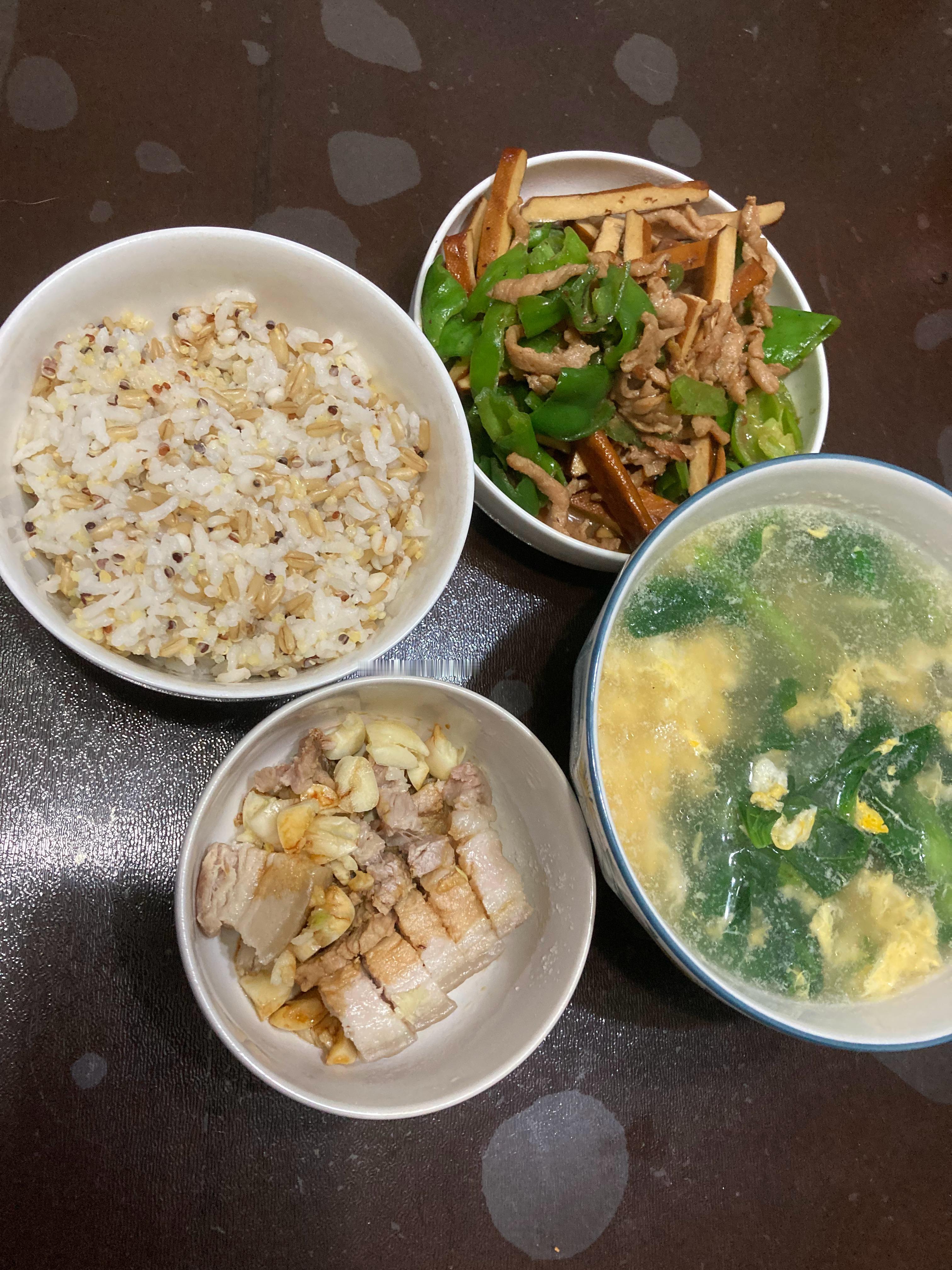 #生活手记#下班回家取快递，研究某🍑法国进口的绣线，定好色号下单，再做饭，一个