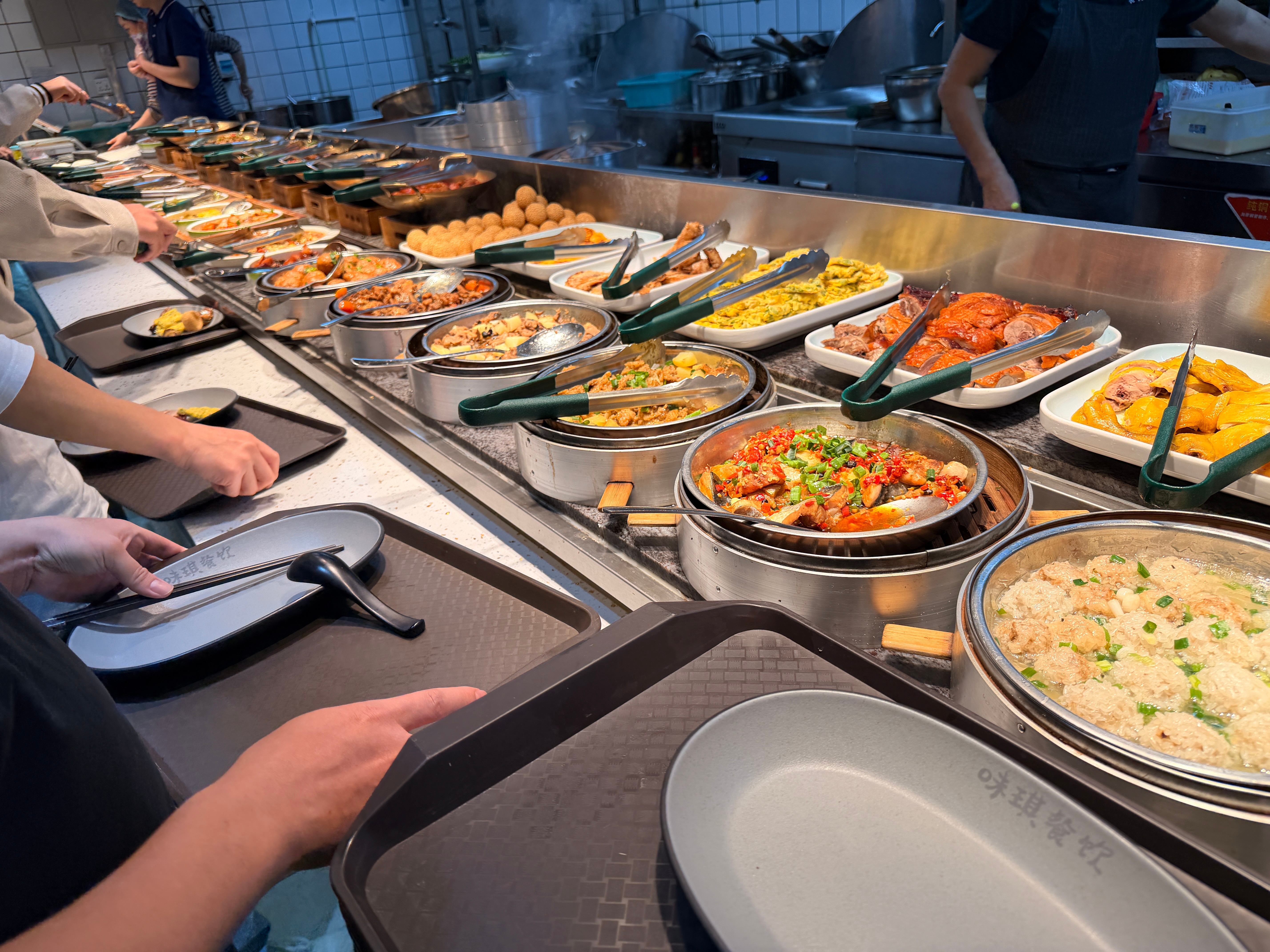 都是肉。我发现。在外面想吃点绿色的机会挺少的…大家都吃了吗？ 深圳·南山区科技园