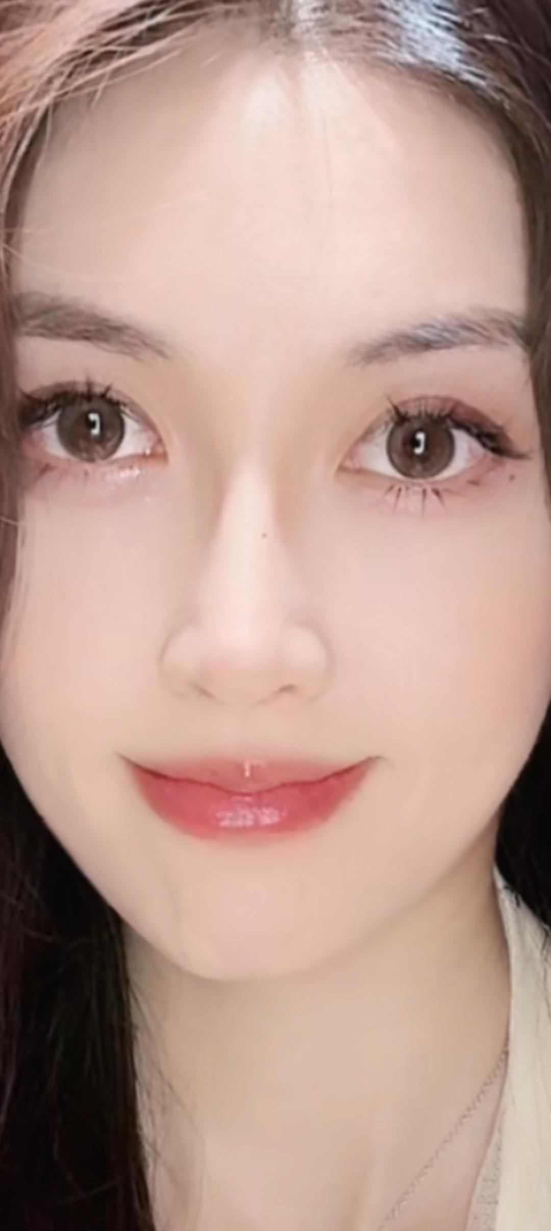 温柔甜美的微笑，元气满满的一天！😊✨