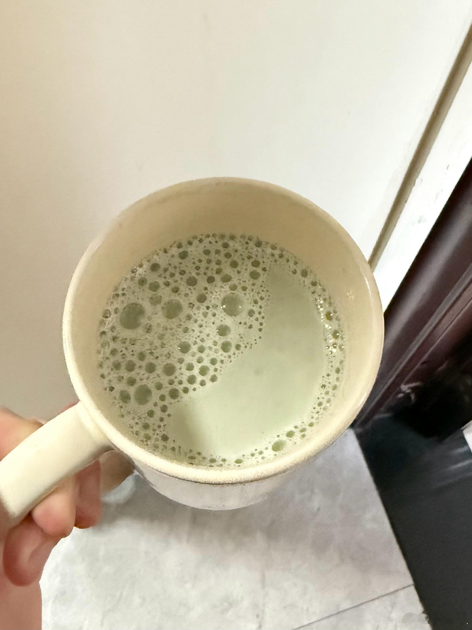 早呀大家！今天吃黑芝麻绿豆包，第一次见这样结合的小象黑豆浆粉不错，好喝！黑豆里面