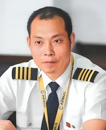 2018年，英雄机长刘传建拯救上百个生命，被川航奖励500万元，然而，他的妻子却