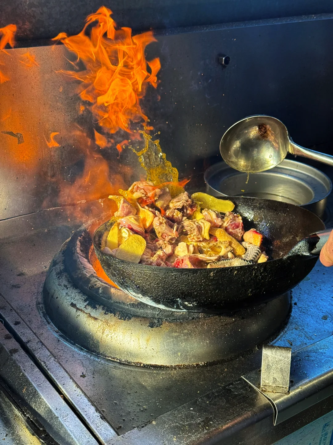 这家大盘鸡锅气十足！