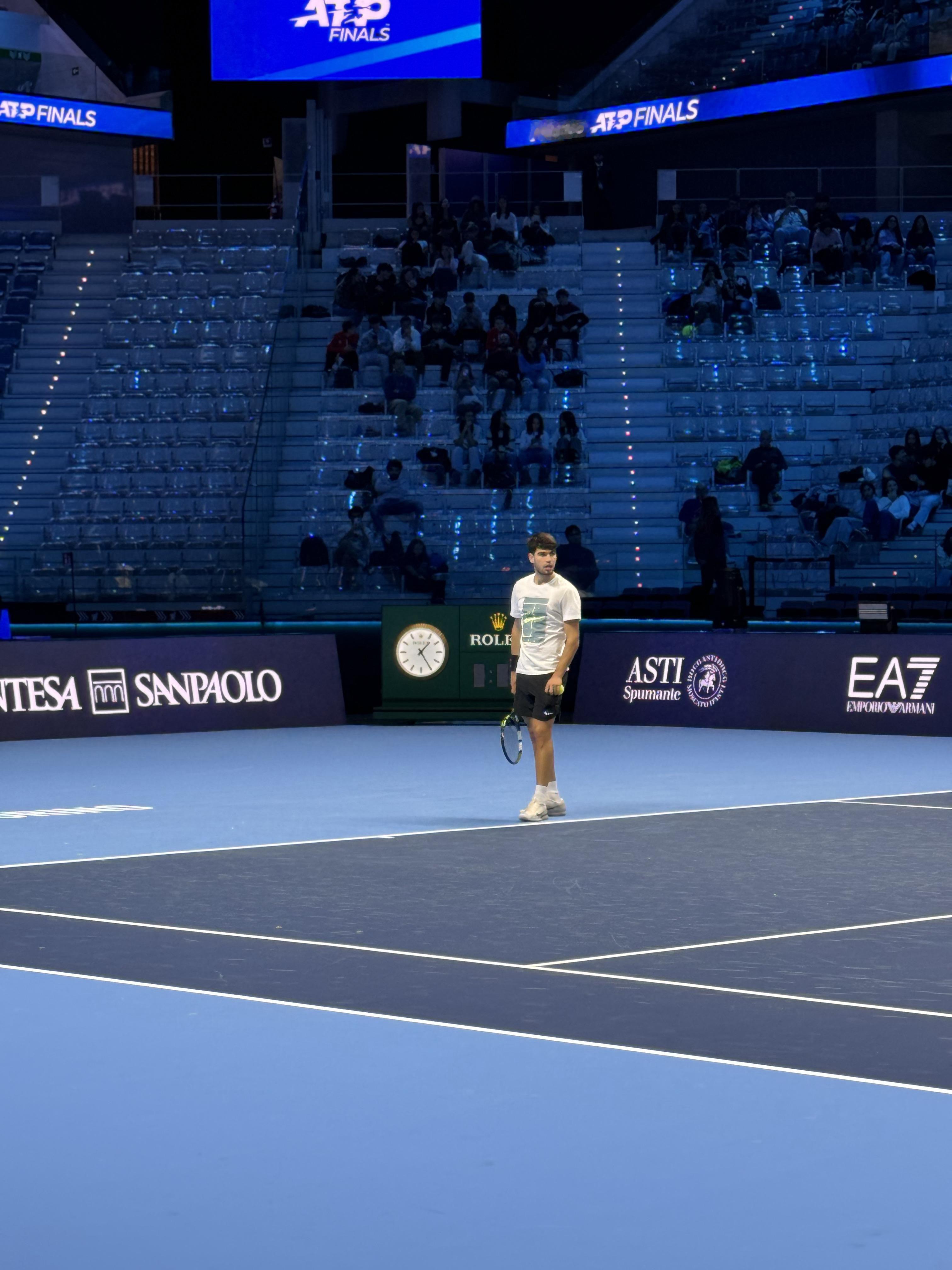 第一次来都灵总决赛现场，找路的时候，居然找进了中心球场。今天开放，有很多球迷来观