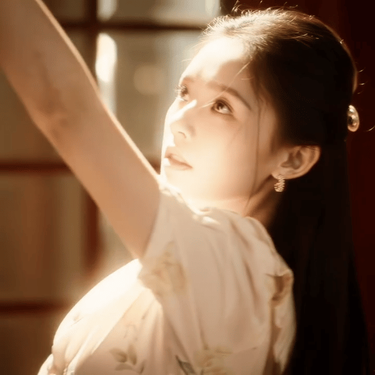 这是沈冉冉跳过最屈辱的舞 看到林允背过身擦眼泪的时候，真的好难过，在《冬去春来》