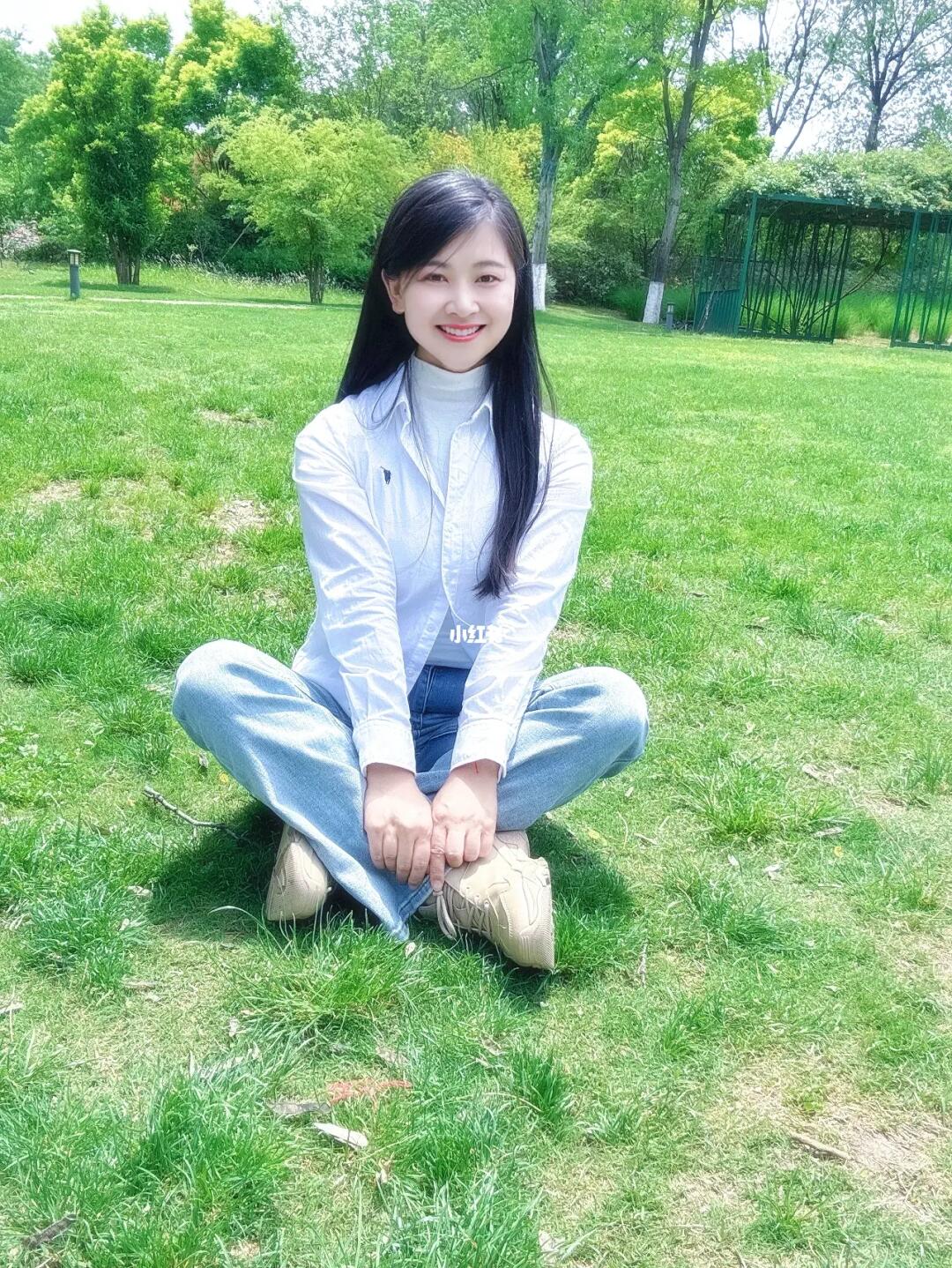 天很蓝，草很绿，花很红