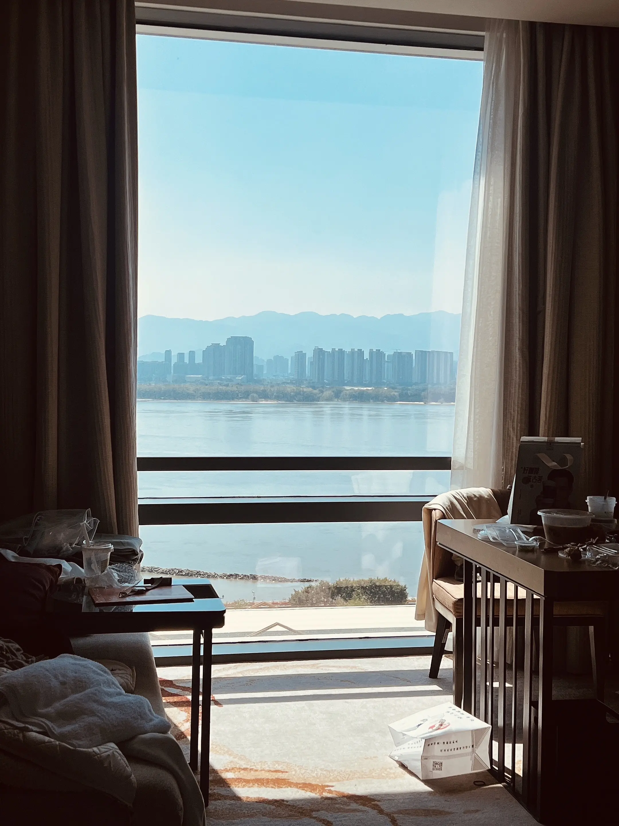 生活本身的魅力在于自我感受。