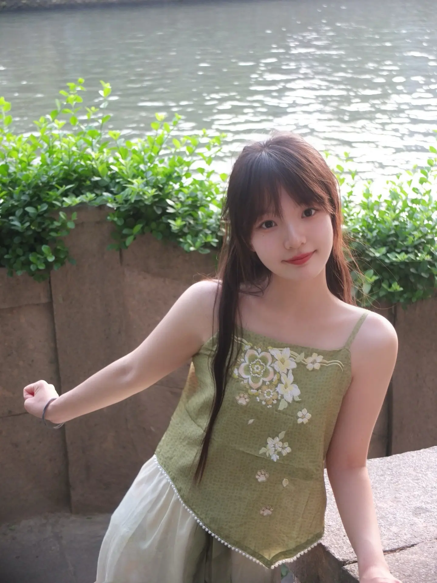 绿意晓声浓。