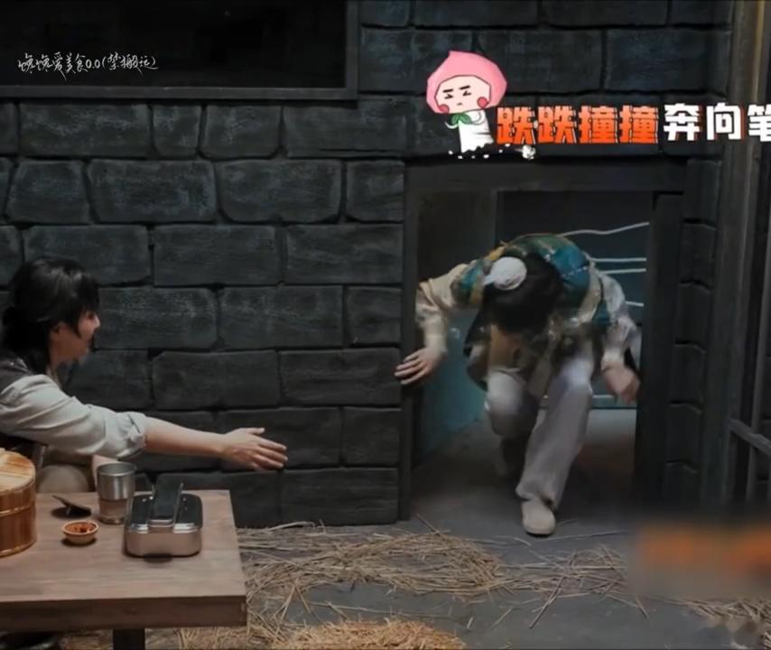 张真源诚实型爱豆张真源还好话没说出口密室里面爆笑名场面，张真源跟着陈哲远完成任务