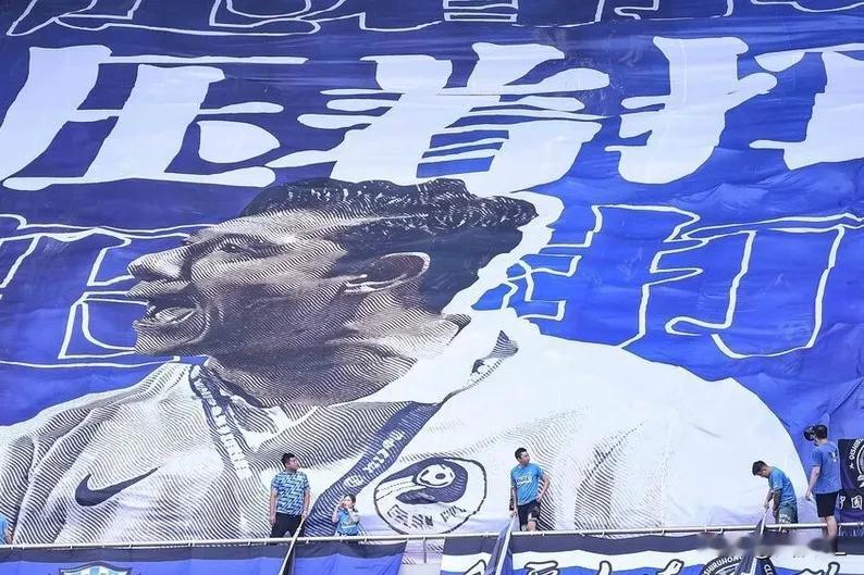 言多必失，眼看即将到手的饭碗又给丢了！
  长春亚泰近期已官宣谢晖顶替陈洋担任球