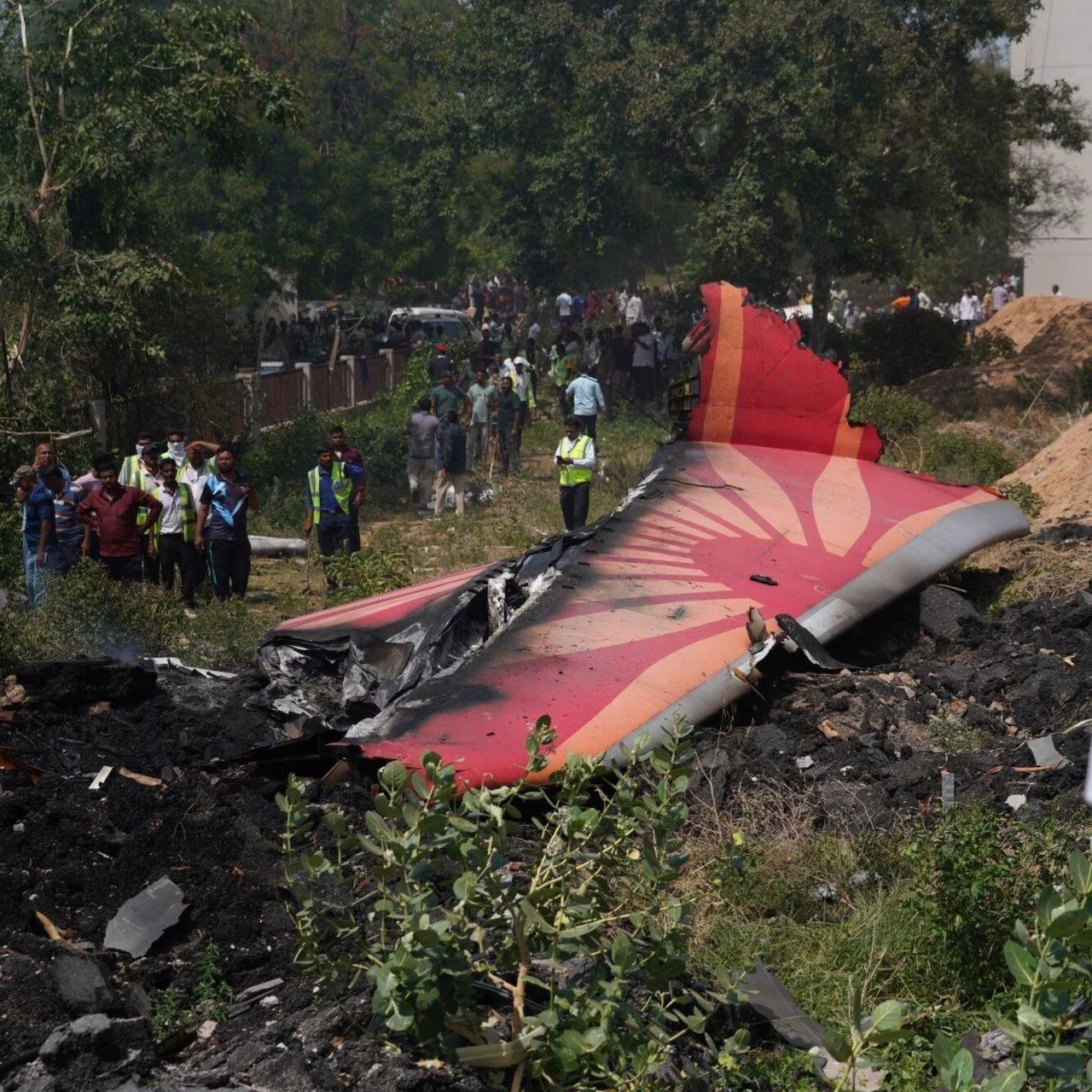 印度航空AI-171号航班起飞32秒后坠毁，原因是两台发动机燃油控制开关在起飞数