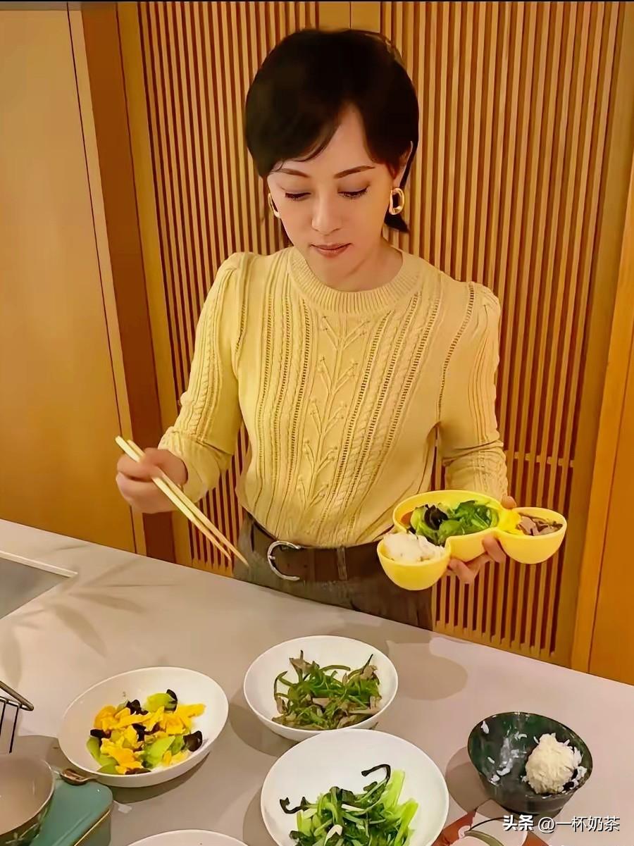 孙俪的“家常晚餐”，藏着明星饮食的传播滤镜

​你敢信吗？娘娘孙俪家的晚饭，就是