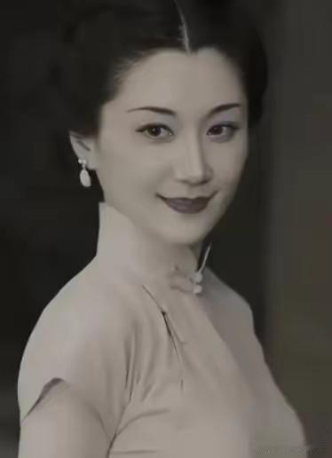 1930年上海滩惊天丑闻！杜月笙发妻私会表哥，事发含泪跑路，结局凄惨无人同情
 