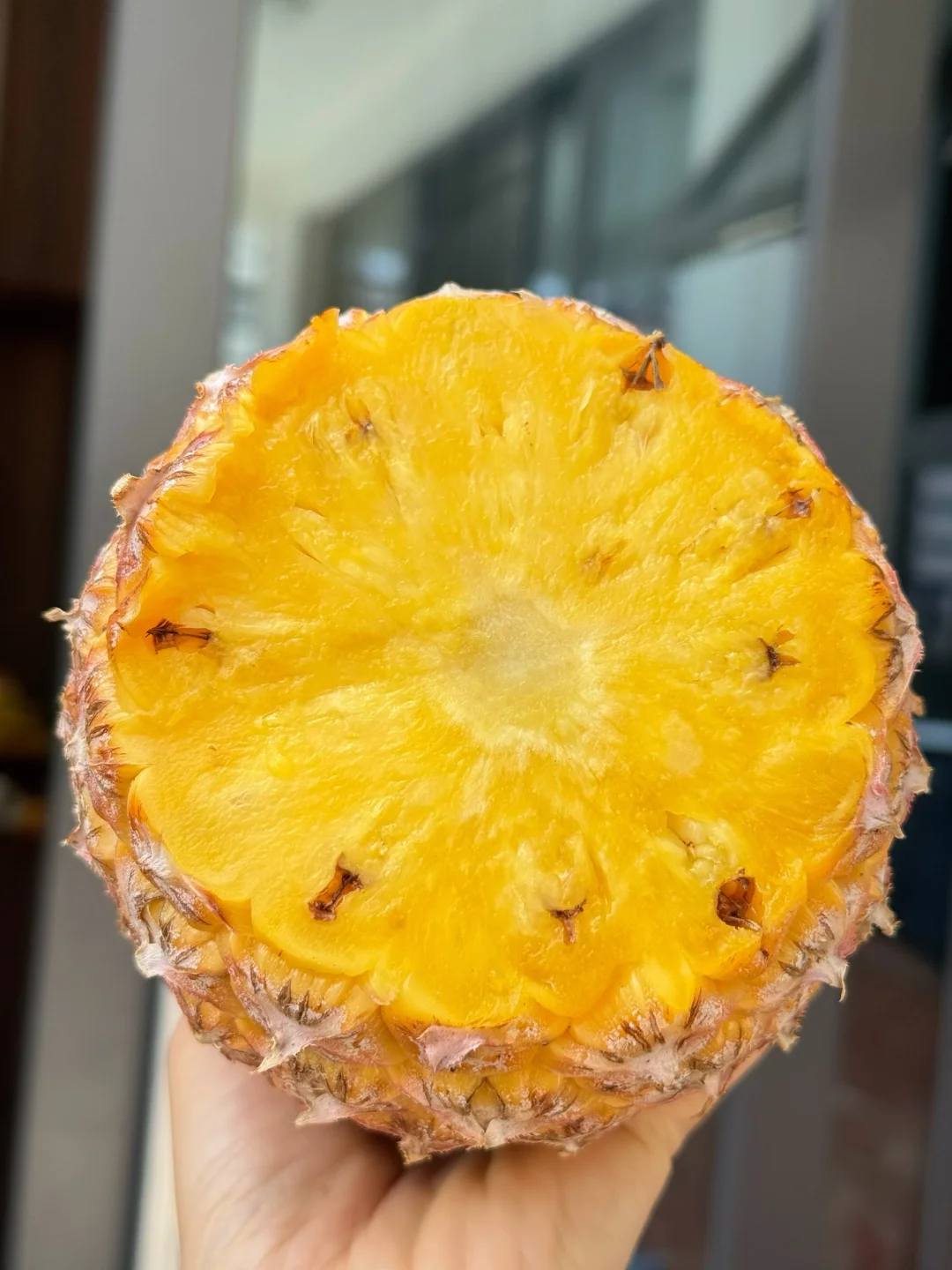 自然熟的糖果凤梨，芯都是有软又甜的！