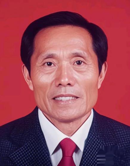 一个文盲村支书，自己垫了6万块把厂子撑起来，一年不到流水干到200多万。年底股东