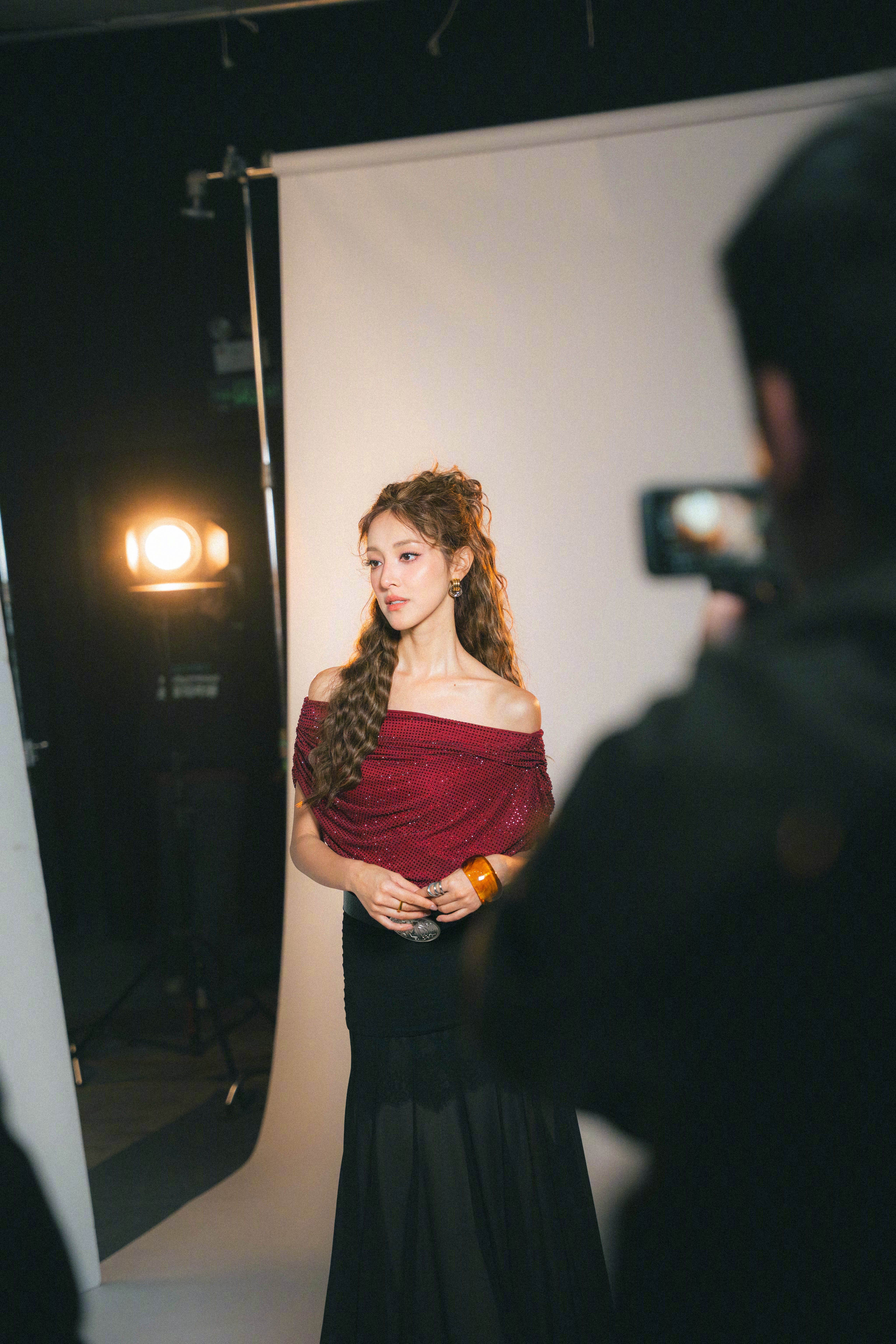 陈凯琳 我也喜欢自己自信的样子 陈凯琳真的好美好有气质！女孩子就是要自信呀～我们