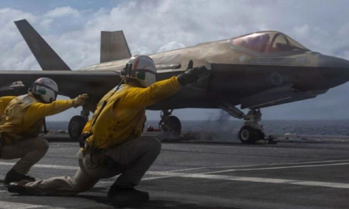 【解放军围台大练兵，美军航母在西太平洋起降F-35C】

解放军围台大练兵之际，