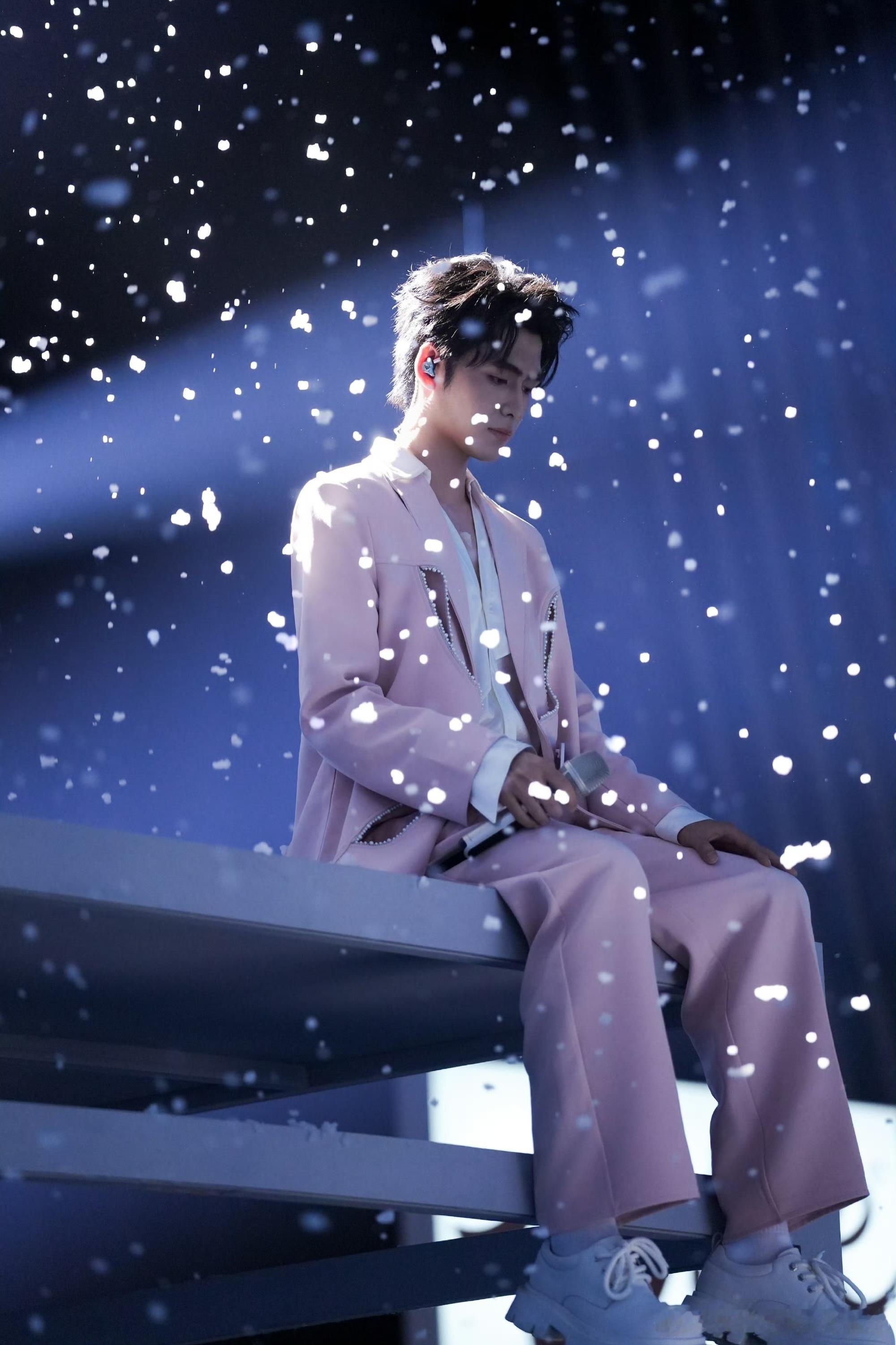 声鸣远扬唯一金v选手声鸣远扬唯一金v选手张卓尔的含金量🈶，初登舞台的青涩到现在